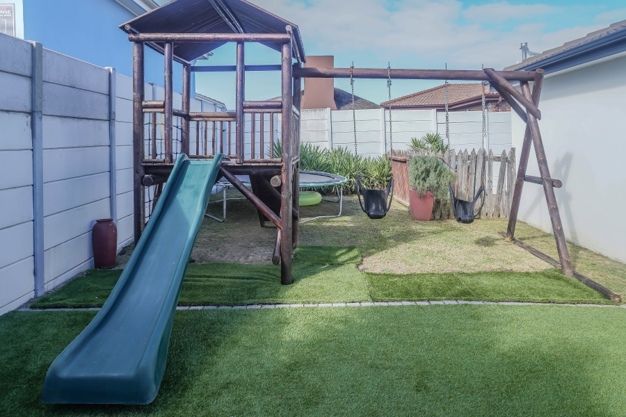 3 Bedroom Property for Sale in Jakarandas Western Cape